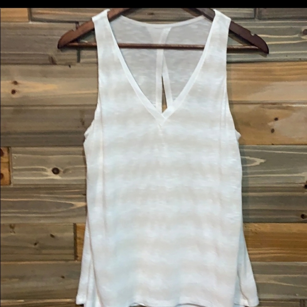 Small White House Black market top